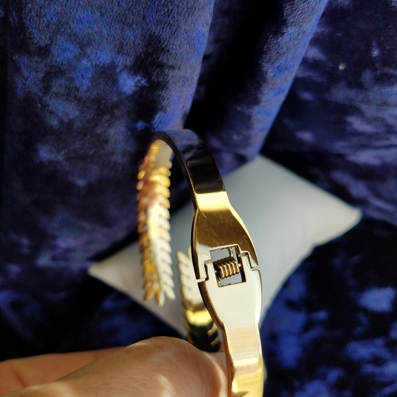 Swarovski Elements Gold Tone Stainless Open Bangle Cuff Bracelet NEW - Picture 4 of 10